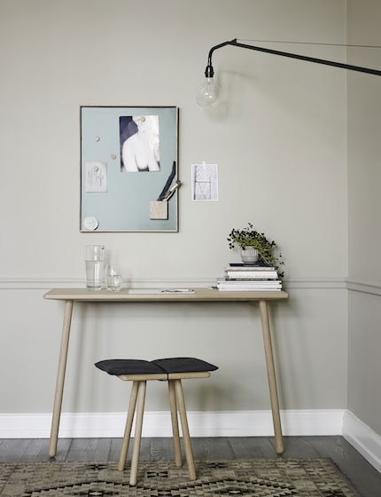 Minimalismus pur: Bei Skagerak Denmark genügen Konsole und Hocker.