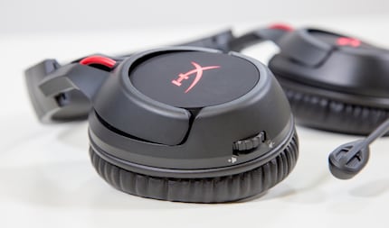 I padiglioni auricolari possono essere ruotati ed è possibile anche l'uso analogico via cavo.