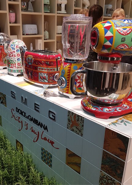 Smeg Produkte im D&G-Design