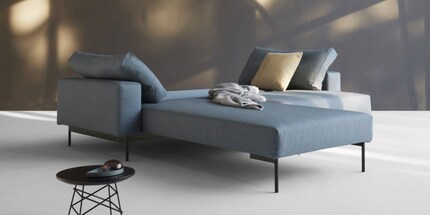 Multitasking-Talent: Das Bragi-Modell ist am Tag ein komfortables L-Sofa, am Abend ein geräumiges Bett. Bild: Innovation