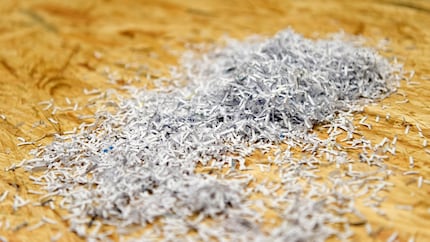 Il y a peu de raisons pour les confettis, mais quand même quelques-unes pour le papier au travail.