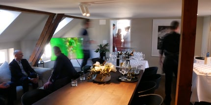L'evento di lancio ha luogo in un'elegante loft nel Niederdorf di Zurigo.