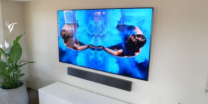 One Invisible Connection – dal TV parte solo un cavo.