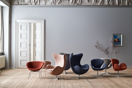 Die Stühle und Sessel gibt es in vielen gedeckten Farben.