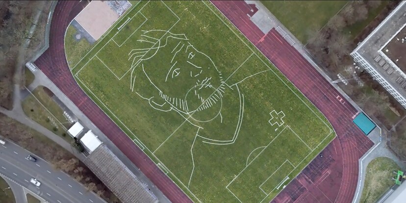 Vom kleinen «Tschuttibildli» zum wahrscheinlich weltgrössten Fussballerportrait