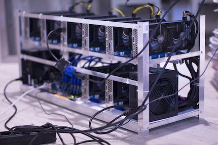 En raison des coûts élevés du matériel et de l'électricité, le minage de bitcoins en Suisse n'est plus rentable.