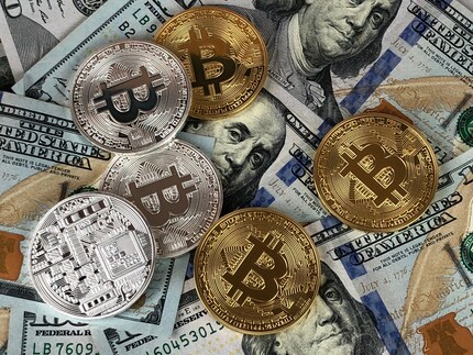 Même les géants de la finance investissent désormais dans les monnaies numériques.