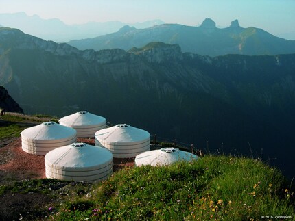 Village de yourtes avec vue imprenable. Source: © GoldenPass – MOB