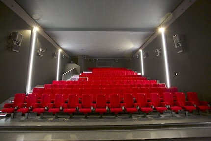Nessun cono di luce in testa. Questo permette un design più ripido.