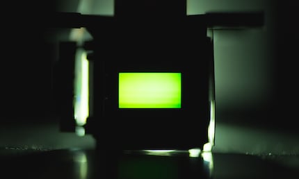 Pannello LCD verde dalla parte anteriore.
