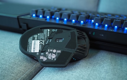 Both the mouse and keyboard have an on/off switch.