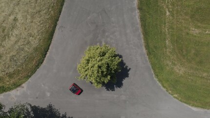 Auf einer ersten Runde fasse ich Vertrauen ins Fahrzeug.
