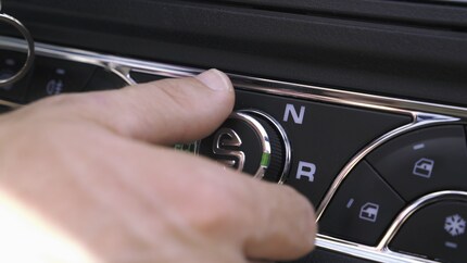 So wird geschaltet: Über den Drehknopf lässt sich der Fahrmodus wählen.
