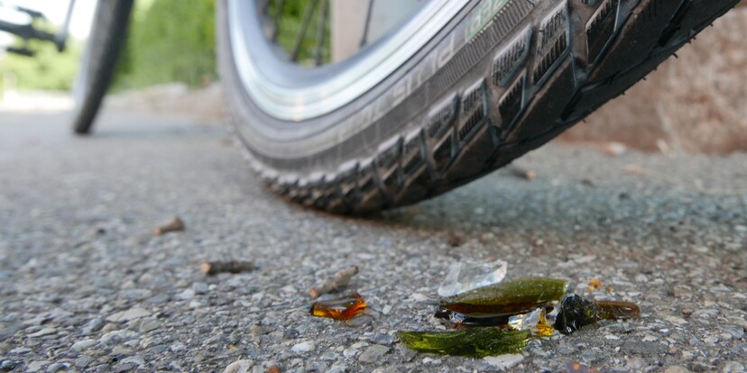 Mach dein Velo pannensicher: So stecken die Pneus Scherben und Schläge weg