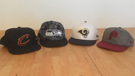 v.l.n.r. eine kleine Auswahl meiner aktuellen Lieblingscaps: Cleveland Cavaliers, Seattle Seahawks, St. Louis Rams, Philadelphia Phillies