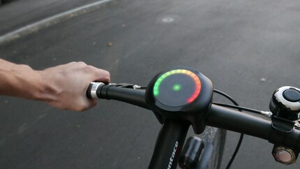 A multicoloured meter: if the red LEDs light up, it means I've reached the speed I've set myself.