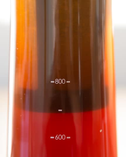 Nelle prime ore, l'infuso freddo assomiglia più a un tè freddo.