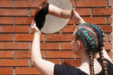 Mirror, mirror in hand, who has the hottest hairstyle in all the land?