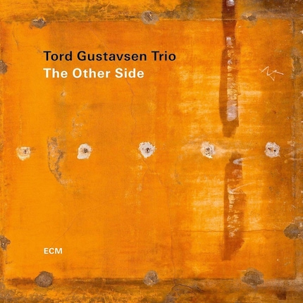Tord Gustavsen Trio : The Other Side. Trio de piano jazz. Pas de jazz de conseil d'études, mais de belles mélodies mélancoliques. Superbe enregistrement du label munichois ECM. Existe aussi en LP.