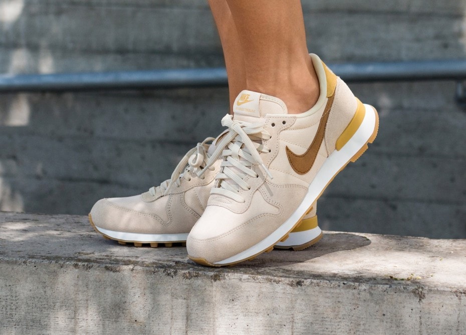 Nike internationalist beach discount