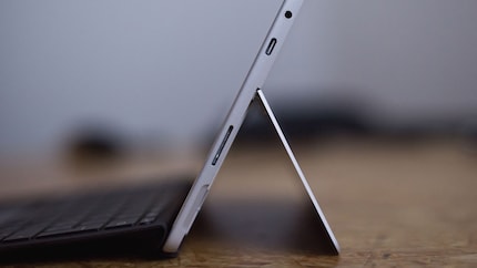 Surtout ne pas trop installer de connexions. Mais, en plus du port USB C, il existe au moins une prise jack 3,5 mm.