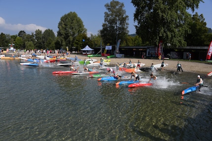Ganz schön was los: der Start des SUP-Tour-Rennens in Luzern.