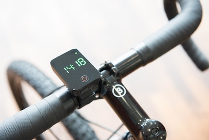 The Navic 100 is charged via the micro USB port in approx. two hours.