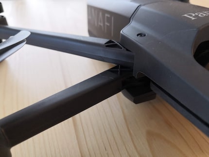 Per fortuna, un braccio rotto non significa che il drone non possa più volare.