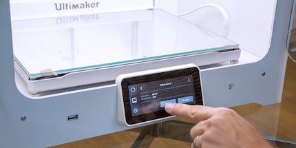 Vous pouvez facilement contrôler l'Utlimaker S5 via l'écran tactile. (Photo : Ramon Schneider)