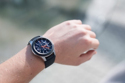 A prima vista non si distingue da un orologio analogico