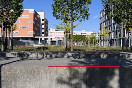 Hier stehen die nahen Linien parallel zur Kamera. Die hintere (Gebäude) ist immer noch leicht schräg