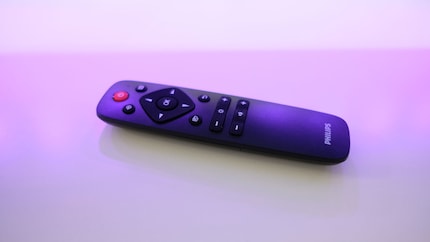 Le Momentum étant un moniteur et non un téléviseur, la télécommande ne comporte que peu de boutons. 