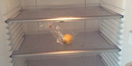 Ausräumen, ausmisten, reinigen und neu einräumen – auch dein Kühlschrank braucht einen Frühlingsputz.