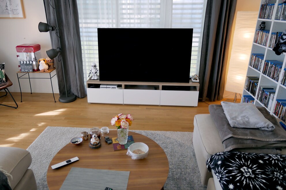 The AF9 is supported by its stand, which you can’t actually see here – that’s the point