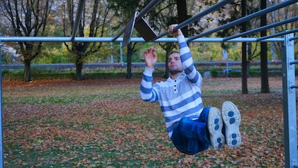 durante l’allenamento Calisthenics, lo Yoga C930 si adatta a ogni situazione della vita.