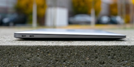 Une connectique réduite au minimum: deux Thunderbolt 3 et un port jack