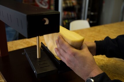 Clamp me! A half cheese attached to the holder