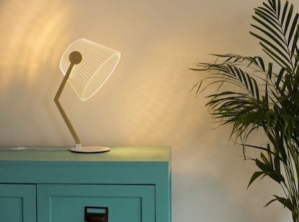 Mehr Schein als sein – aber ein wahrer Hingucker: Die LED-Leuchte «Ziggi» besitzt einen integrierten Dimmer.