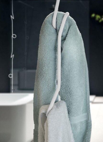 Die Stahlhaken unter dem Kunststoffgeflecht lassen sich über die Seillänge verschieben. Bild: Peppermint Products