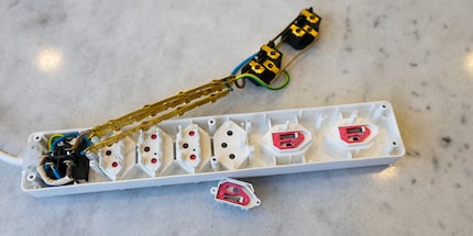 This is what the plug-in strip looks like from the inside.