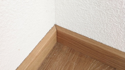 This is how we like it best: a simple 45-degree mitre.