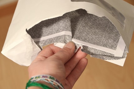 La piega non deve assomigliare a una gru origami, ma semplicemente sovrapporsi.