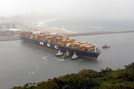 Le navire fait un peu moins de 400 m de long et 60 m de large