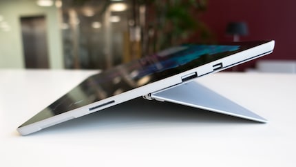 Il Surface Pro ha le seguenti porte: Mini DisplayPort, USB 3. 0 Type-A, connettore per l'alimentazione, jack e connettore per l'alimentazione.0 Type-A, connettore di alimentazione, connettore jack, interfaccia per la Type Cover