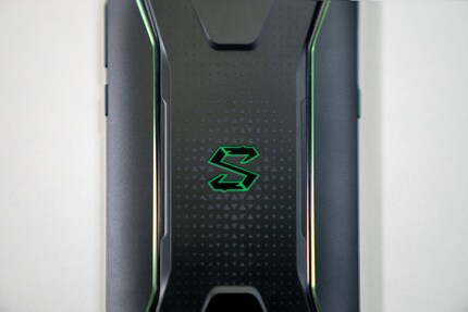 Il pannello posteriore dello Xiaomi Black Shark è resistente e visivamente interessante