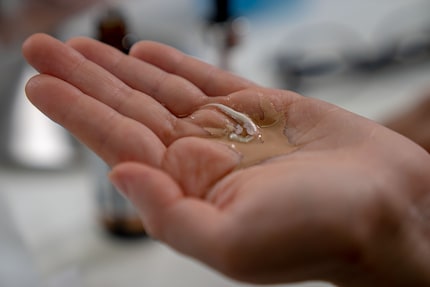 Sembra che un uccellino abbia fatto la cacca sulla mia mano.