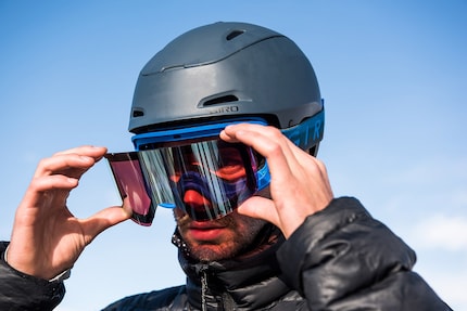 Dovresti sostituire il tuo casco da sci ogni tre-cinque anni.