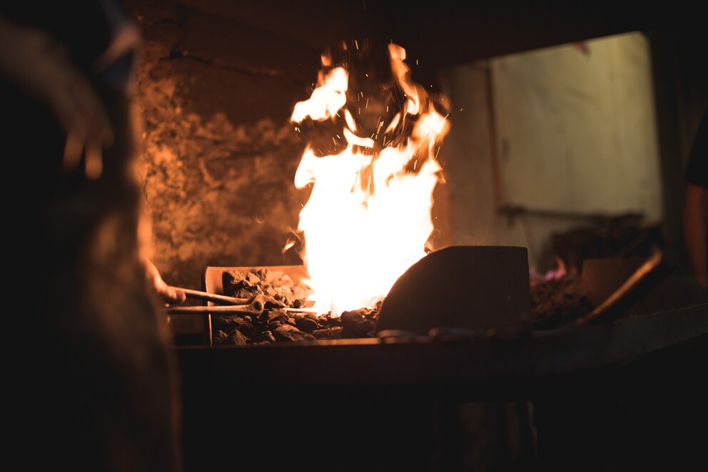 Der Stahl bleibt so lange im Feuer, bis er glüht.