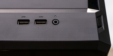 La connectique est suffisante pour un petit PC de jeu.