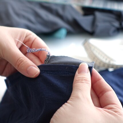 Pliez le surplus de tissu vers l'intérieur.